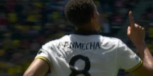 大乐透今日开奖-门将离谱出球送礼！恩梅查门前轻松推射破门