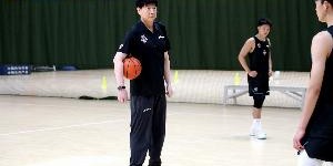 邱彪：最后两轮的对手都是上赛季总决赛队伍 我们去拼就好